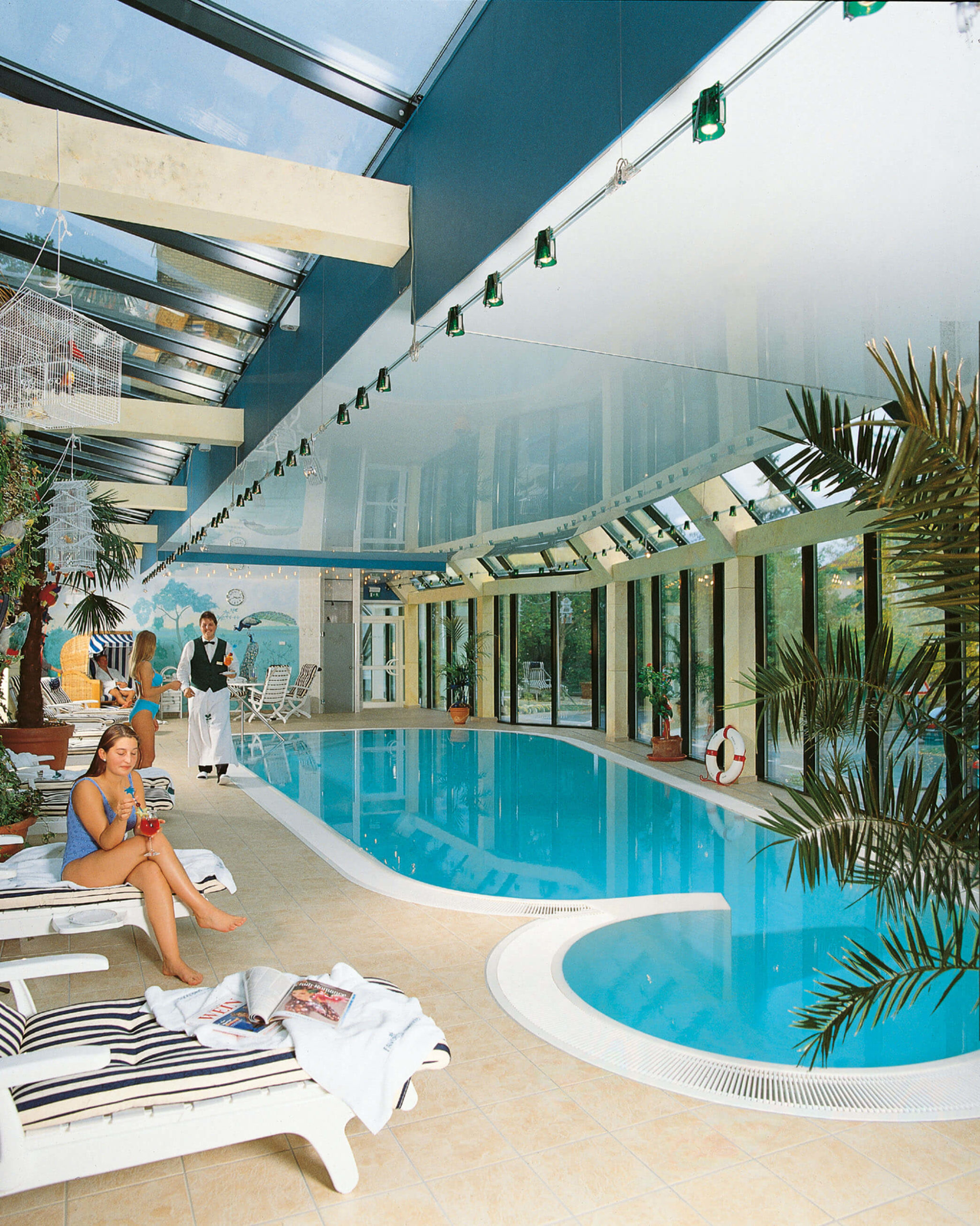 Schwimmbad des Wellnesshotels in Mainz 1998