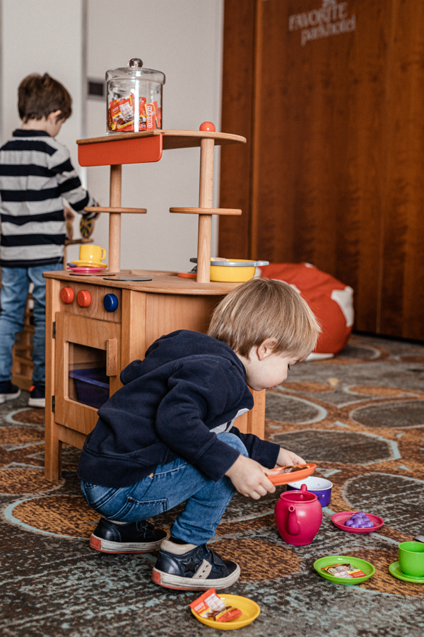 Kinder spielen im Favorite Hotel in Mainz