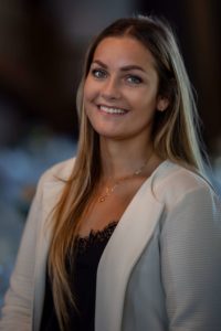 Portrait Alessia Himmel - Hochzeiten Hofgut Laubenheimer Höhe