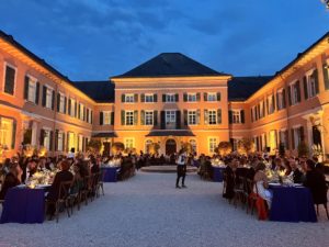 Abendveranstaltung im Schlosshof des Schloss Johannisberg
