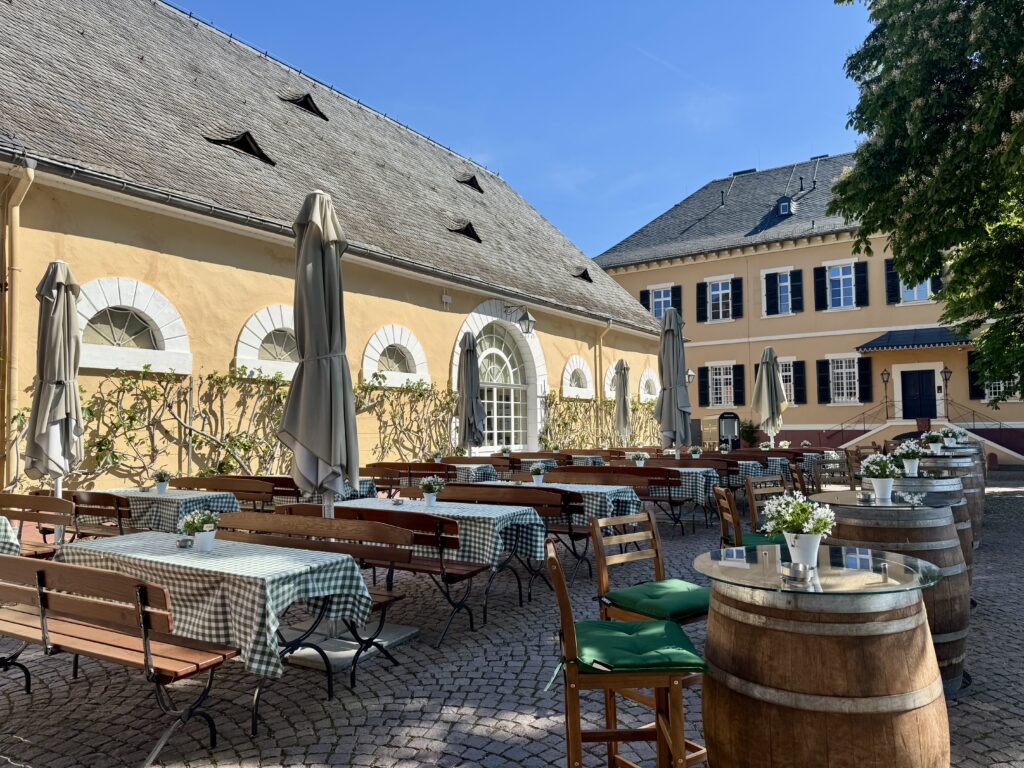 Biergarten auf dem Schloss Johannisberg